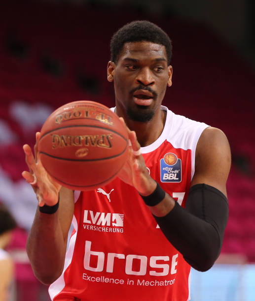 的表现备受 的表现备受